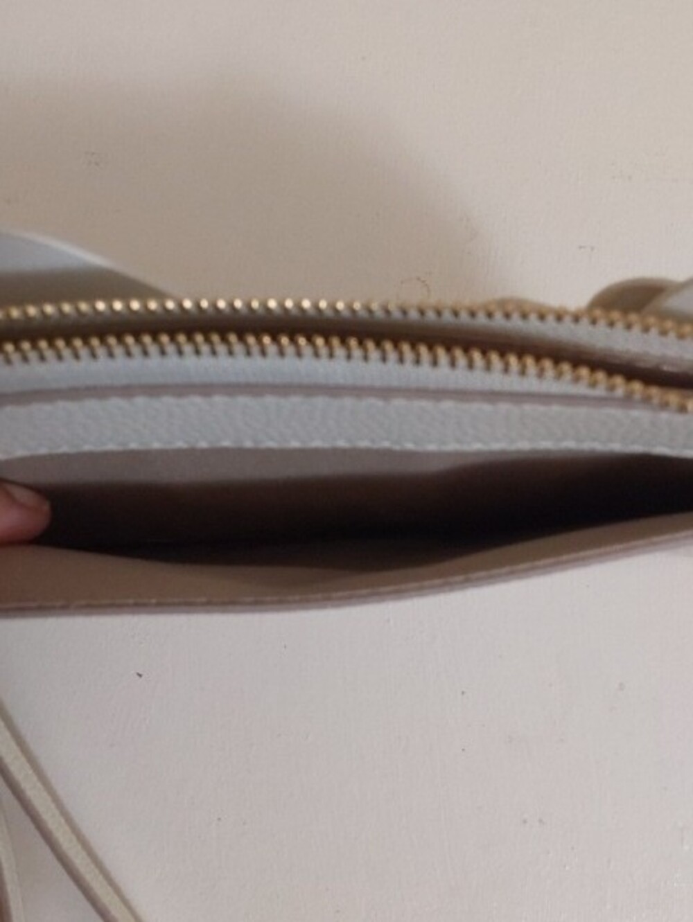 ** Reserved ** Nanette Lepore White Floral Appliqué Wristlet Clutch - Picture 6 of 7